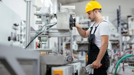 MACHINE OPERATOR photo 1