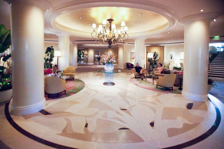 Receptionist, cook, waiter are needed in Toronto. photo 1