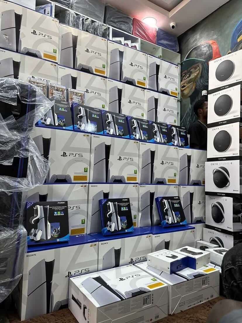 OMR 300,  IPhone Duo, IPhone 18 Pro Max, IPhone 18 Pro, Apple Watch Ultra 4, Apple Watch Series 12, photo 3