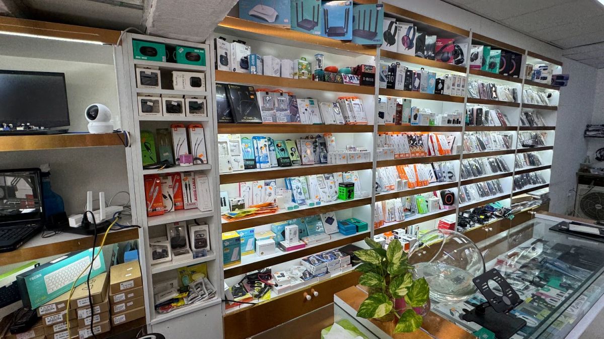 Established Computer & Mobile Repair Shop for Sale – Prime Location in Muscat (10+ Years History photo 3